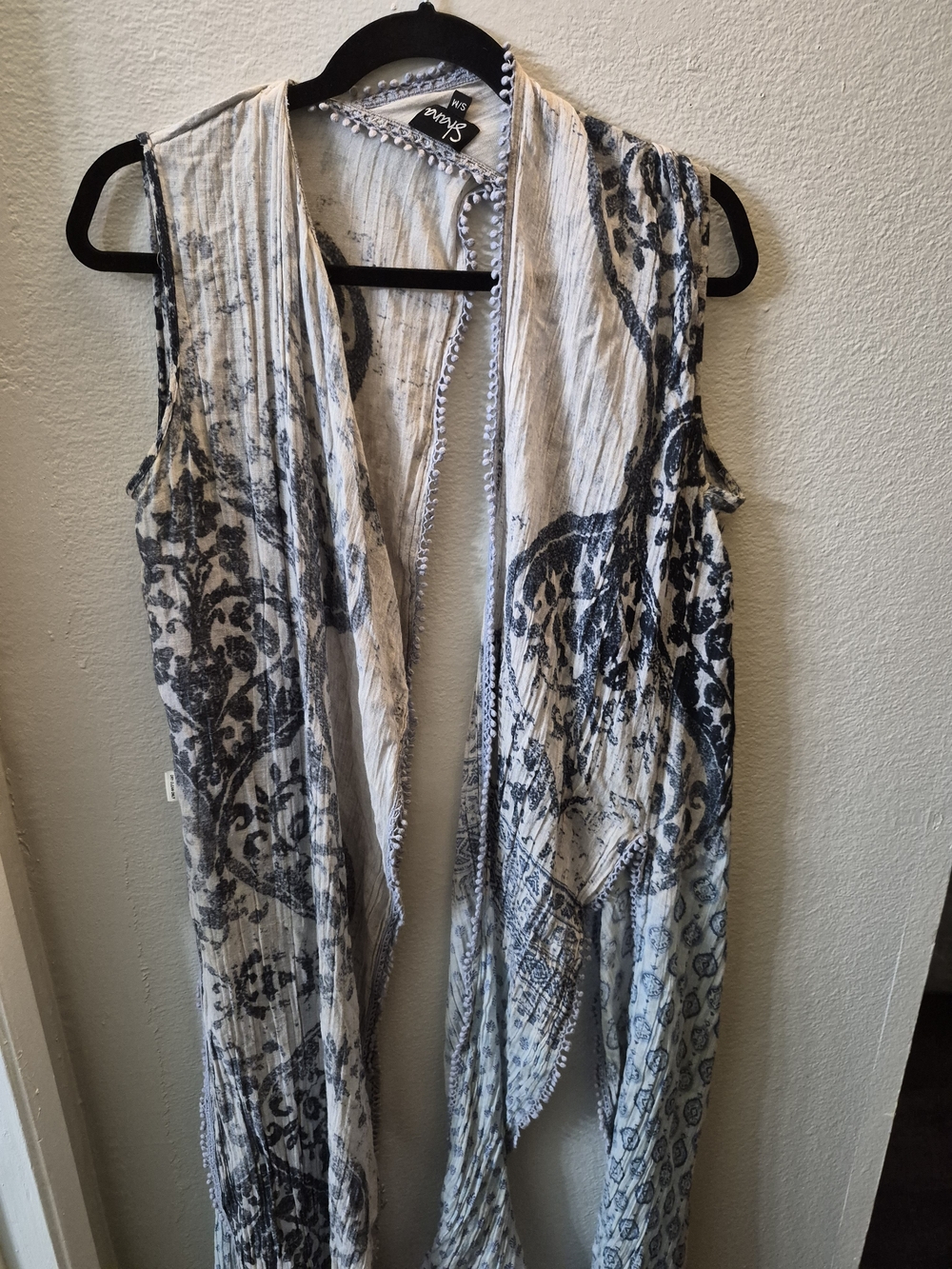 Gray & White Lightweight Cotton-Linen Sleeveless Layer